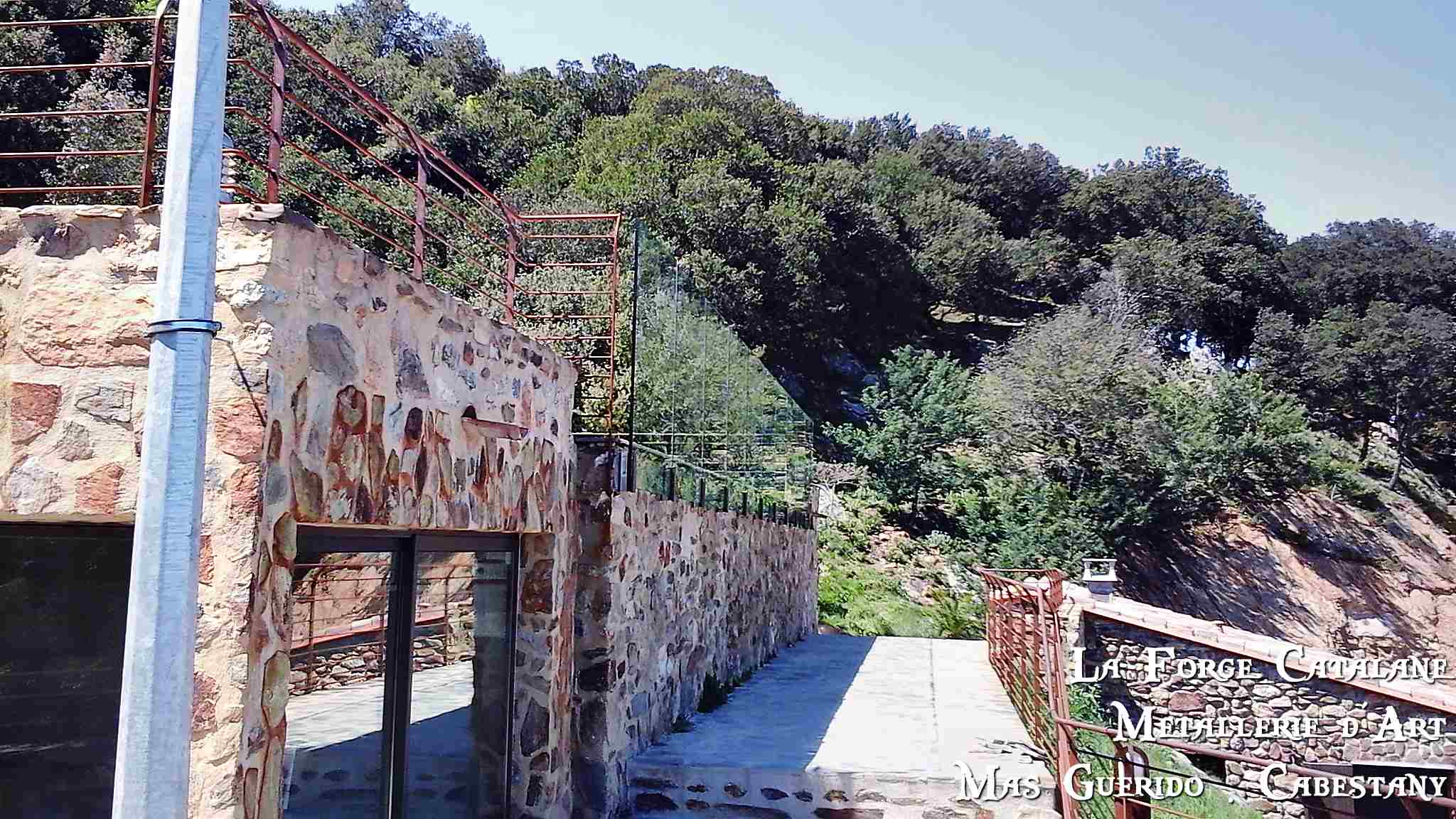 Garde corps lisses horizontale pose anglaise decoupe laser forge catalane 3.jpg